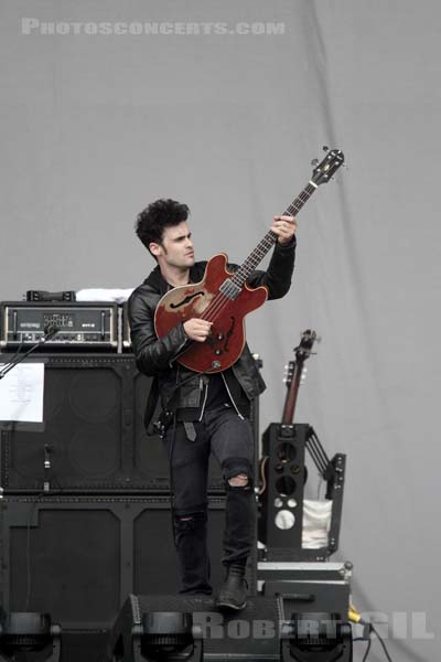 BLACK REBEL MOTORCYCLE CLUB - 2013-08-24 - SAINT CLOUD - Domaine National - Grande Scene - Robert Levon Been